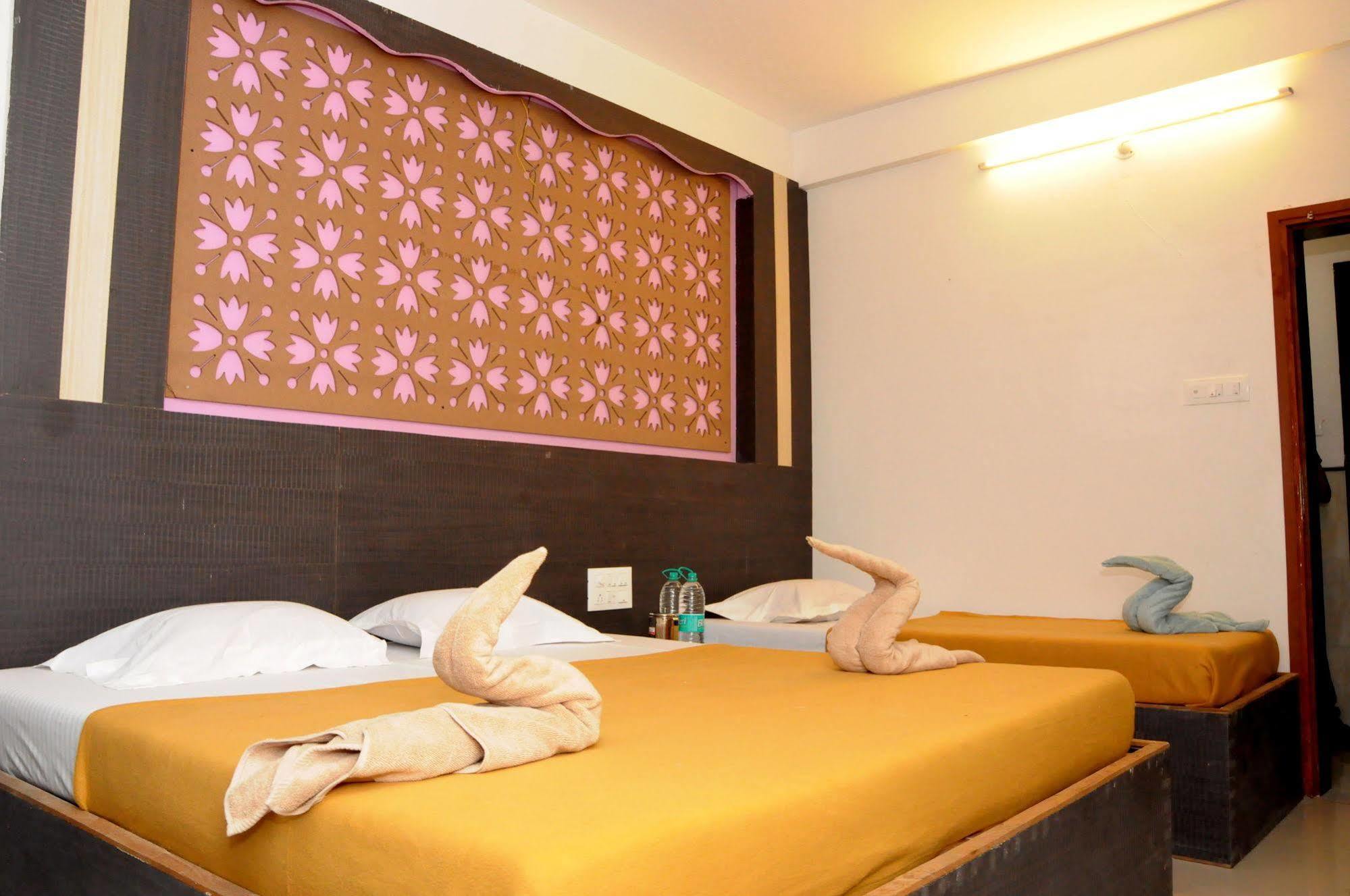 Hotel Malhar Palace Shirdi Eksteriør bilde
