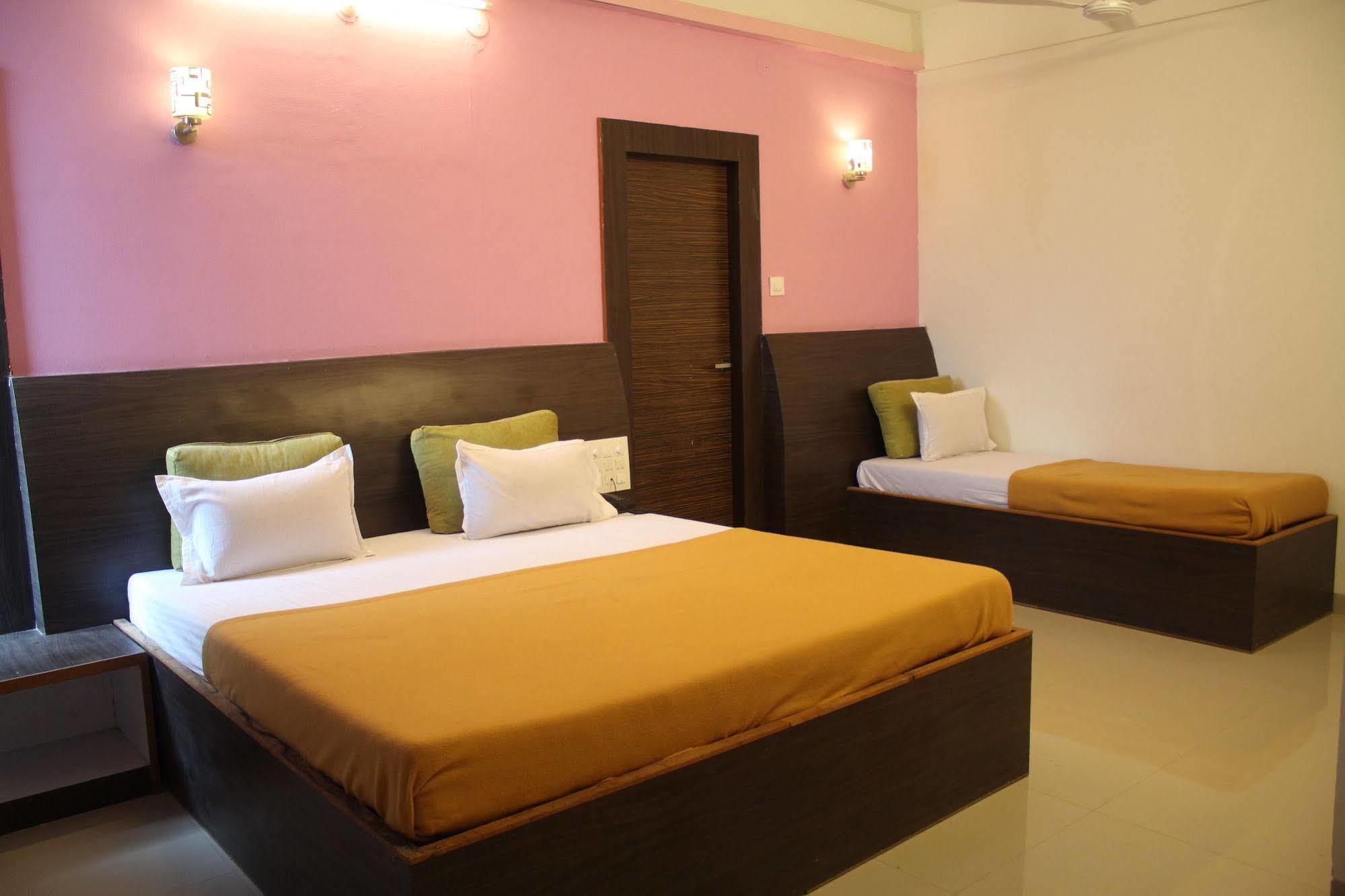Hotel Malhar Palace Shirdi Eksteriør bilde