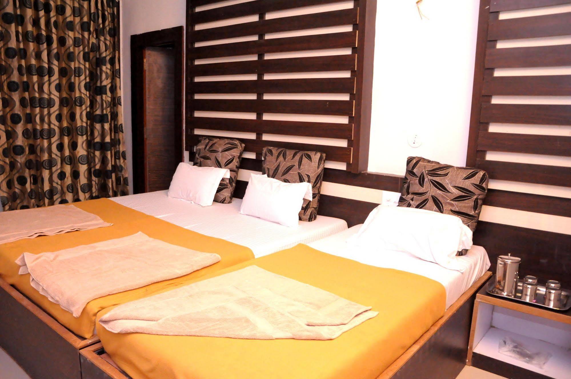 Hotel Malhar Palace Shirdi Eksteriør bilde