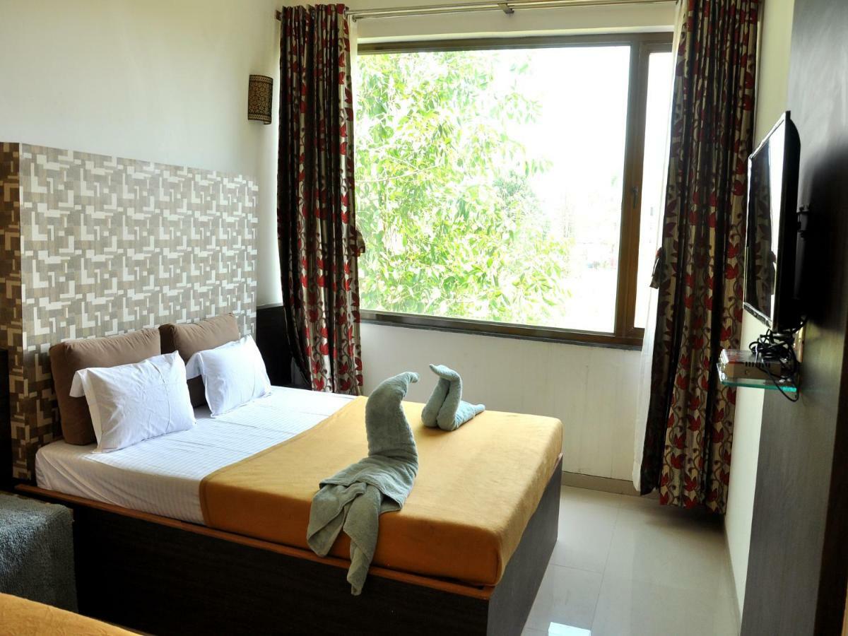 Hotel Malhar Palace Shirdi Eksteriør bilde